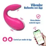 Vista frontal del vibrador ballenita con app de color fucsia fabricado en silicón médico junto a un smartphone mostrando la pantalla de control para iOS y Android de Eroticworldtoys.
