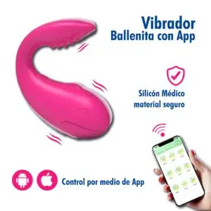 Vista frontal del vibrador ballenita con app de color fucsia fabricado en silicón médico junto a un smartphone mostrando la pantalla de control para iOS y Android de Eroticworldtoys.